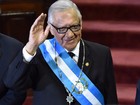Presidente da Guatemala deixa hospital após cirurgia no joelho