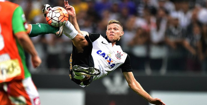 Voleio de Marlone supera rivais e é escolhido a 