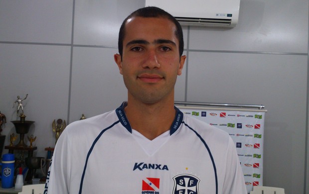 Adib é zagueiro e atuava no futebol carioca. (Foto: Weldon Luciano  - GloboEsporte.com)