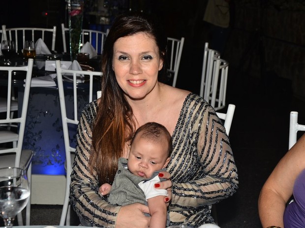 Simony com o filho caçula, Anthony, em festa em Mauá, em São Paulo (Foto: Caio Duran e Thiago Duran/ Ag. News)