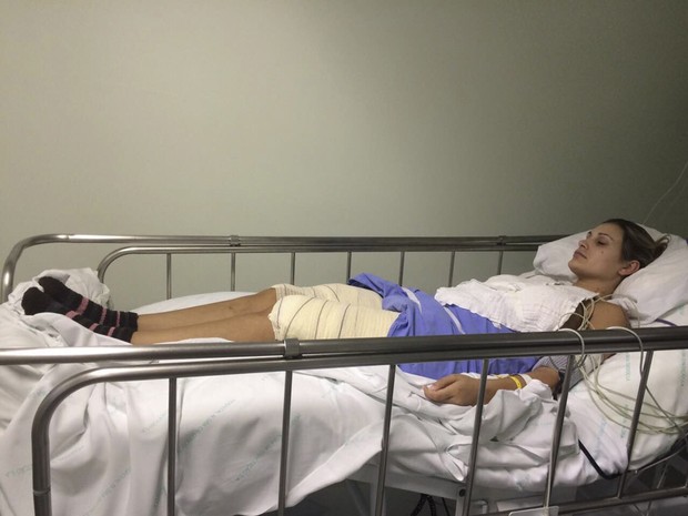 Andressa Urach durante internao no hospital Conceio, em Porto Alegre (Foto: Grosby Group/ Agncia)