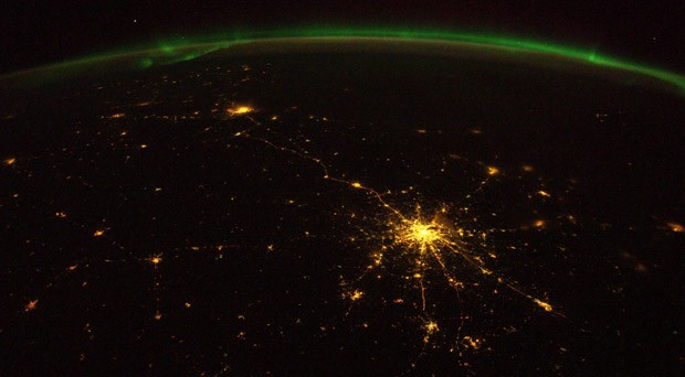 O astronauta ainda capturou com suas lentes a estrada entre as cidades russas de Moscou e São Petersburgo (Foto: Alexander Gerst/ESA/Nasa) O astronauta ainda capturou com suas lentes a estrada entre as cidades russas de Moscou e São Petersburgo (Foto: Alexander Gerst/ESA/Nasa)