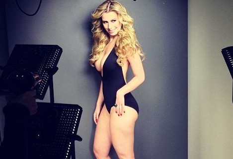 Ex-BBB Fernanda posta foto de maiô e seguidores criticam celulites  (Instagram / Reprodução)