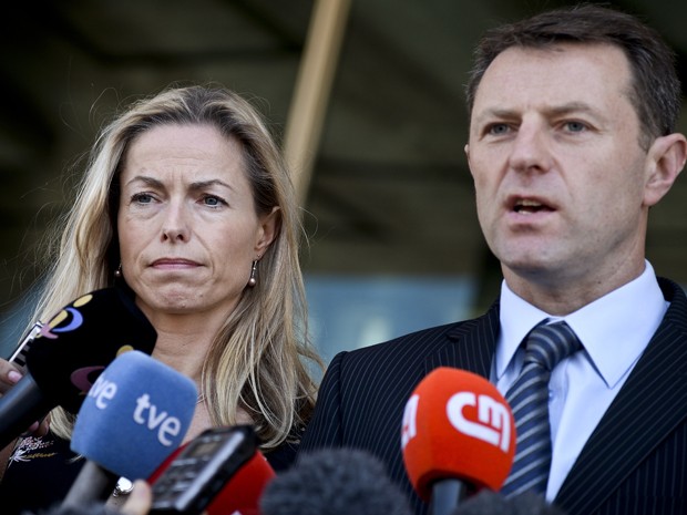 Kate e Gerry McCann, pais de Madeleine, falam  imprensa aps audincia de processo contra Gonalo Amaral, em 8 de julho de 2014, em Lisboa (Foto: AFP Photo/Patricia de Melo Moreira)