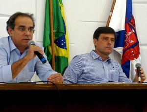 Marcos Vidigal e O presidente da RioUrbe, Armando Queiroga, na coletiva sobre a interdição do Engenhão, Estádio Olímpico João Havelange. (Foto: Vicente Seda)