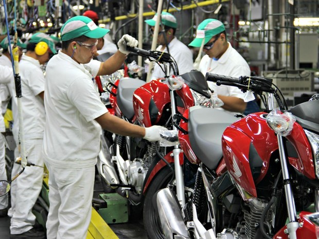 Produção de motos em Manaus (Foto: Adneison Severiano/G1 AM))