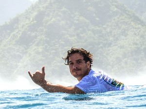 Surfista Ricardo dos Santos (Foto: Henrique Pinguim/Divulgação)