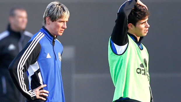 Fernando Torres e Oscar no treino do Chelsea Mundial AP (Foto: AP)