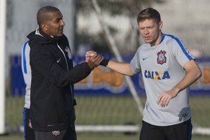 Cristóvão banca a permanência de Marlone no Corinthians: ''Quer ficar''