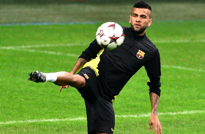 Daniel Alves Treino Barcelona (Foto: Agência AFP)