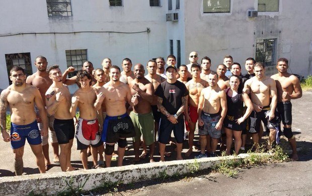 Elizeu Capoeira (ponta esquerda) e toda a equipe CM System (Foto: Arquivo pessoal)