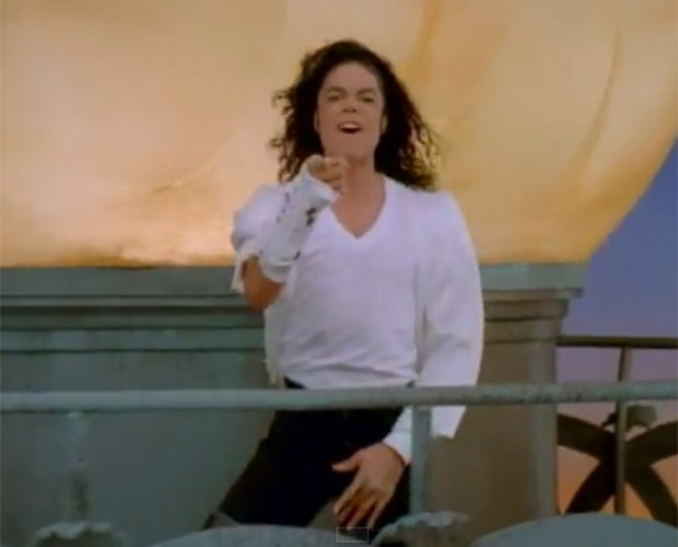Em 'Black &amp; White', Michael Jackson causou com os efeitos visuais e pregou a tolerância (Foto: Reprodução)
