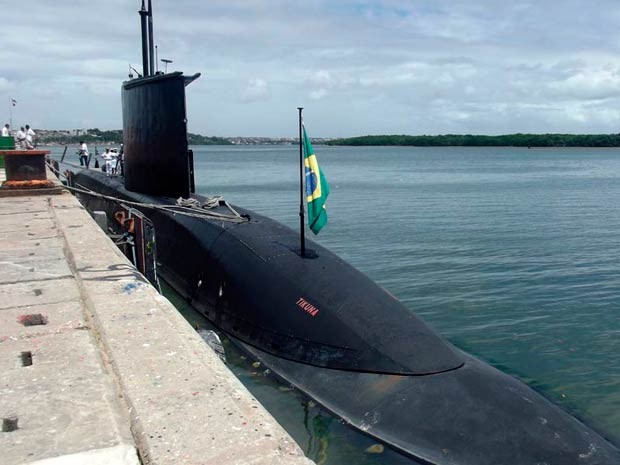 Submarino brasileiro Tikuna ancorado em Natal entre os dias 16 e 20 de agosto de 2012 para abastecimento e manutenção de máquinas (Foto: Caroline Holder)