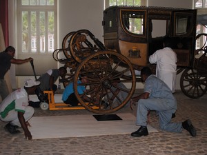 Equipe restaura Berlinda de Dom Pedro (Foto: Divulgação/ Museu Imperial de Petrópolis)