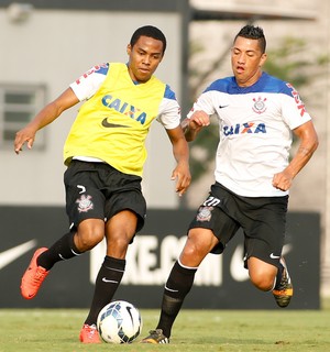 Sem jogos oficiais, Elias tem semana cheia e será estrela de amistoso