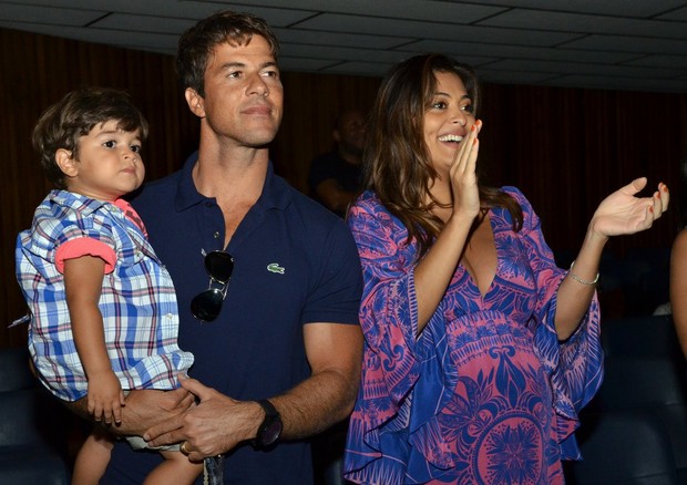 Juliana Paes, o marido, Eduardo Baptista, e o filho, Pedro (Foto: Ag.News)