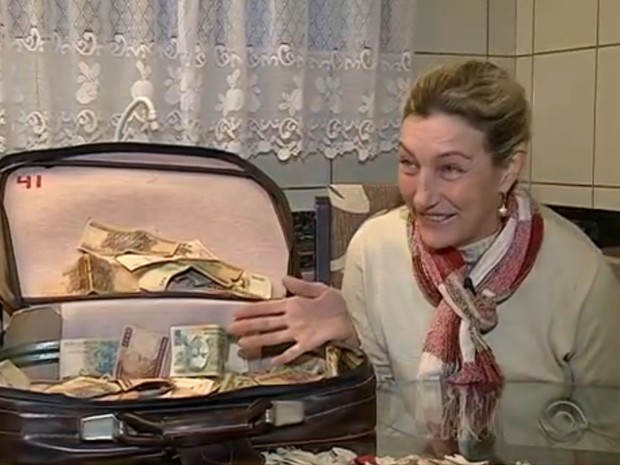 Mirta Roth encontrou dinheiro sem valor atual (Foto: Reprodução/RBSTV)