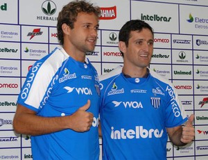 Cássio e Evando são apresentados (Foto: Divulgação / site oficial)