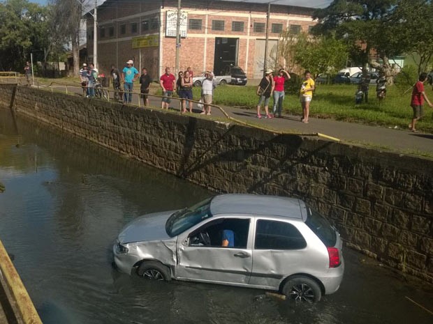 G Motorista Reage A Assalto E Morre Ap S Cair Em Vala Em Porto