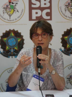 Presidenta da SBPC, Helena Nader, fala em palestra na 64ª reunião, em São Luís (Foto: Flora Dolores/O Estado)