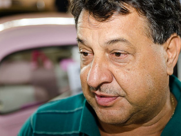 'Esse não é de mulher. É meu mesmo’, diz o comerciante Carlos Moreira (Foto: Érico Andrade/G1)