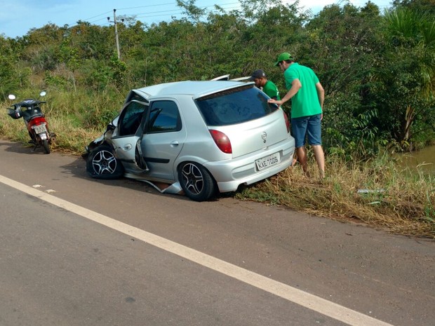 Motorista que seguia na pista contrária não se feriu (Foto: Leandro Silva/ Arquivo Pessoal)