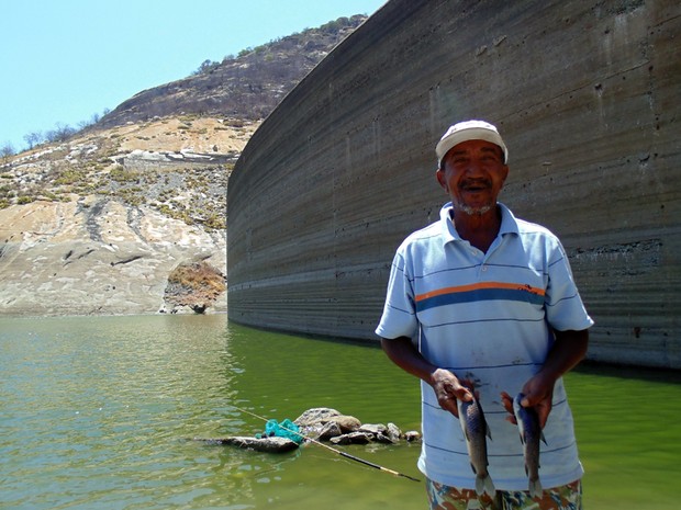 Açude Gargalheiras, em Acari, tem volume d'água mais baixo da história (Foto: Fred Carvalho/G1)