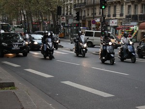 Motos nas ruas de Paris (Foto: Rafael Miotto/Arquivo pessoal)