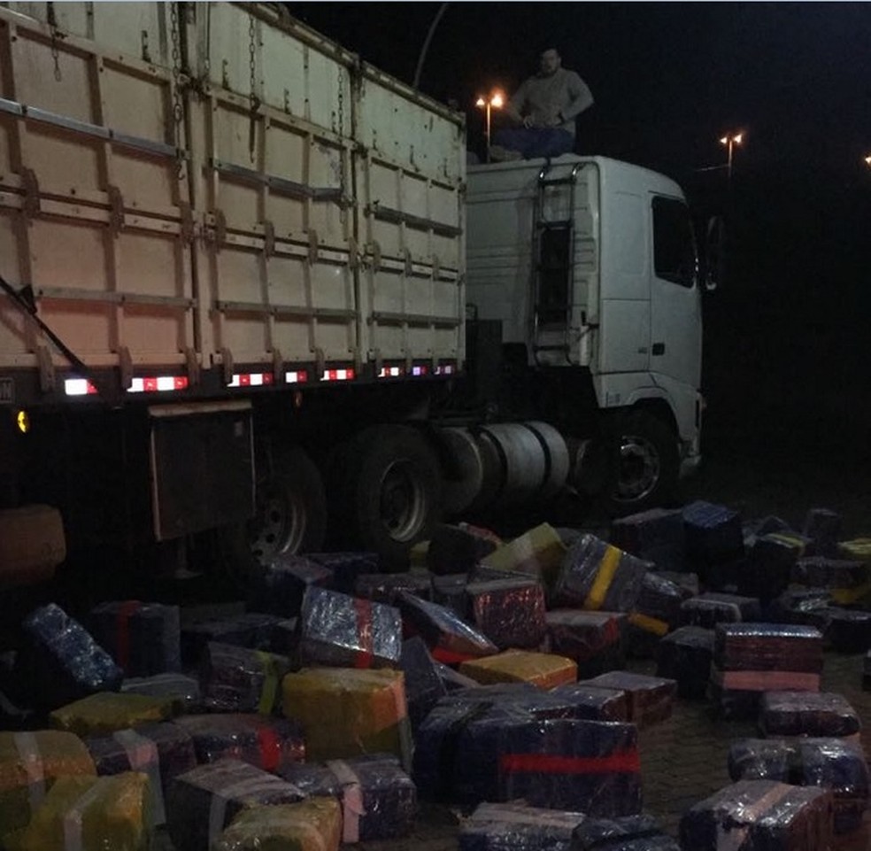 Apreens&atilde;o de cinco tonelas ocorreu na Serra de SC (Foto: PRF/Divulga&ccedil;&atilde;o)