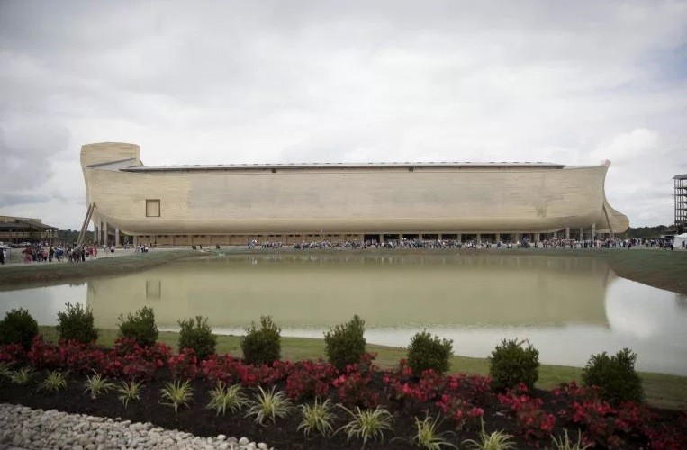 A arca de 155 metros de comprimento construída no Kentucky