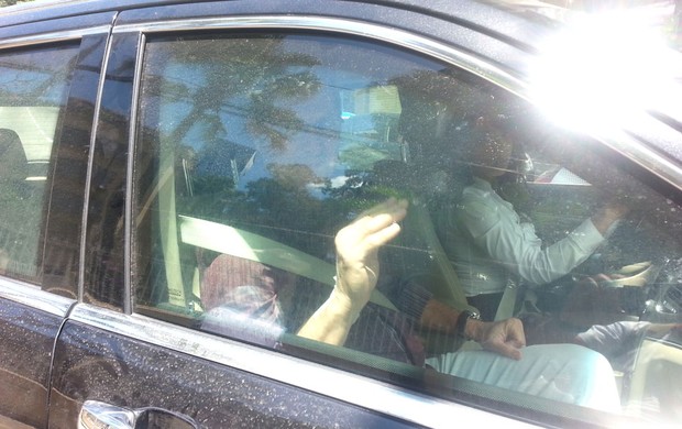 Oswaldo de Oliveira saindo do Hospital (Foto: Vicente Seda) Oswaldo de Oliveira saindo do Hospital (Foto: Vicente Seda)