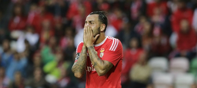 Mitroglou lamenta Benfica (Foto: REUTERS/Miguel Vidal)