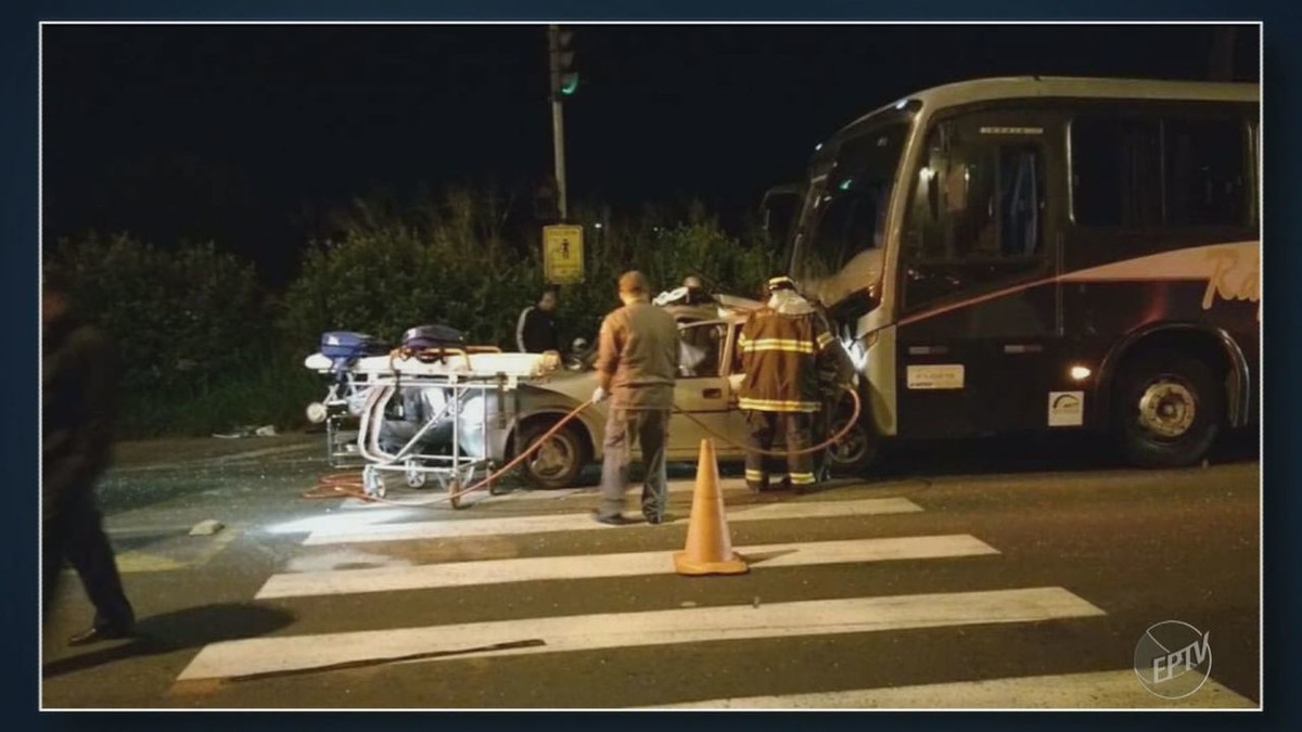 Bebê morre em acidente envolvendo carro da família e ônibus em ... - Globo.com