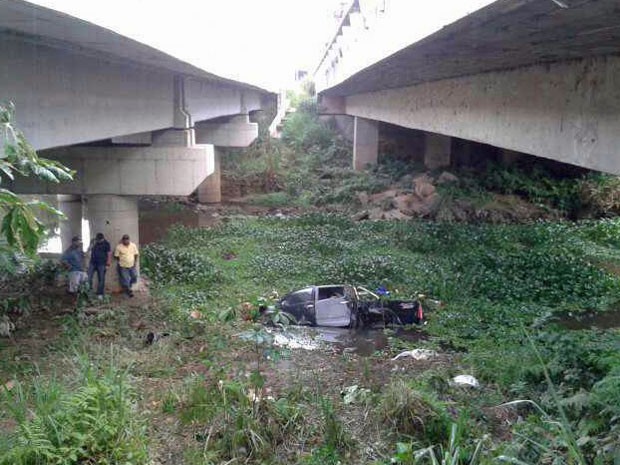 Acidente ocorreu em Tiúma, no fim da manhã desta sexta (9) (Foto: Renan Nunes / TV Globo)