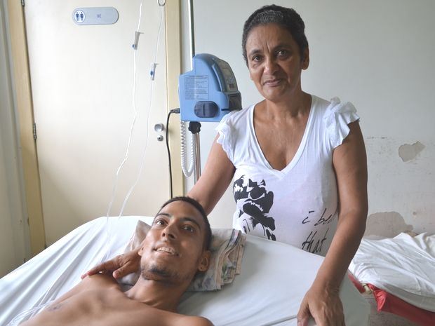 Mãe se emociona e diz que confia na recuperação do filho que esta na 9ª quimioterapia (Foto: Marina Fontenele/G1 SE)