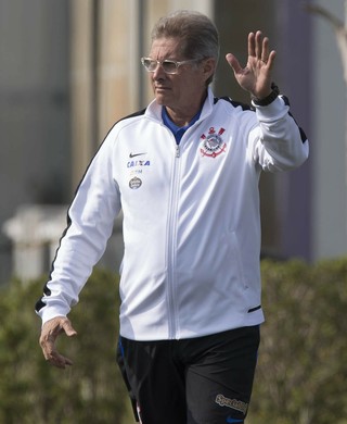 Corinthians gastará cerca de R$ 1 milhão com demissão de Oswaldo