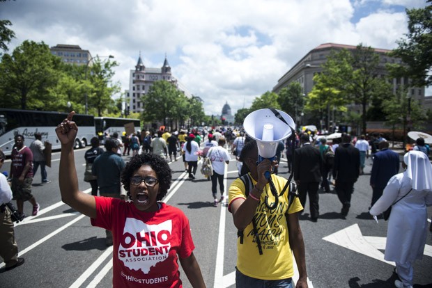Mães que perderam filhos vítimas de violência policial fazem marcha em Washington, nos EUA (Foto: Gabriella Demczuk/Getty Images/AFP)