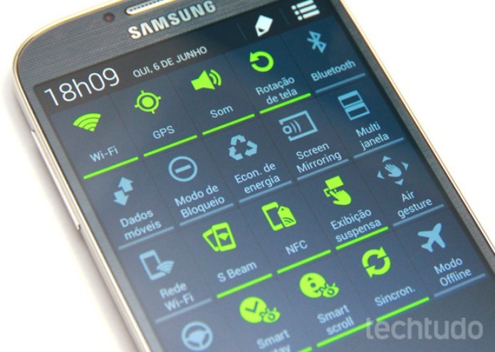 Galaxy S4 é cheio de recursos de software da Samsung (Foto: Alan Mello/TechTudo)
