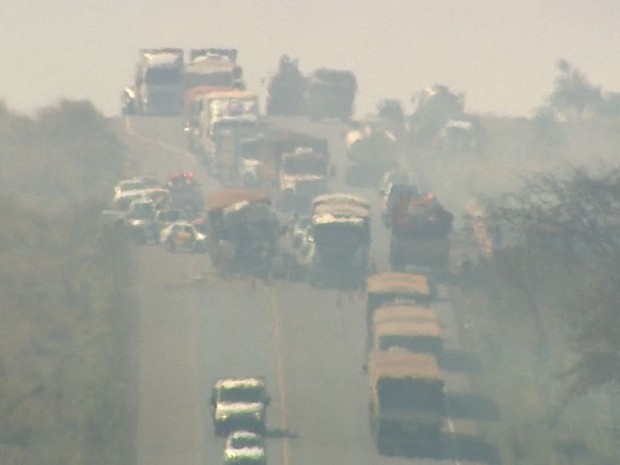 Fumaça pode ter dificultado a visibilidade dos motoristas (Foto: Valdinei Malagutti/EPTV)