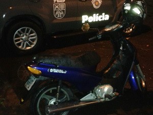Moto foi recuperada pelos polciais. (Foto: Divulgação/Baep PM)