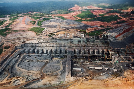 GRANDES OBRAS Usina de Belo Monte, no Pará, em 2013. Construir é o principal plano de desenvolvimento do governo (Foto: Lalo de Almeida/Folhapress)