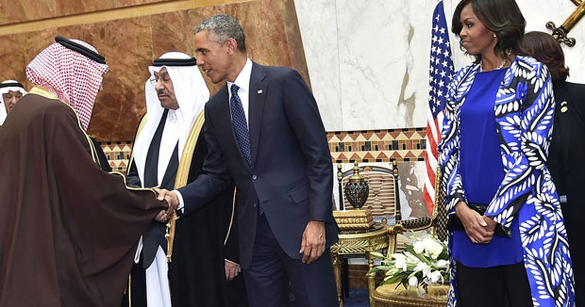 Michelle Obama causa polêmica ao não usar véu na Arábia Saudita - Globo.com
