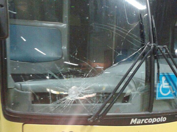 Foto de ônibus está entre imagens compartilhadas; comandante não confirma tiroteio (Foto: Reprodução Whatsapp)