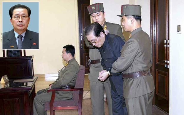 Foto publicada no jornal norte-coreano 'Rodong Sinmun' e divulgada nesta sexta-feira (13) pela agência de notícia sul-coreana Yonhap mostra Jang Song-thaek na quinta (12), antes de ser executado (Foto: Reuters/Yonhap; Reuters/KCNA)