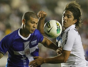 Nilton do Vasco e Marcelo Moreno do Grêmio (Foto: Wagner Meier / Ag. Estado)