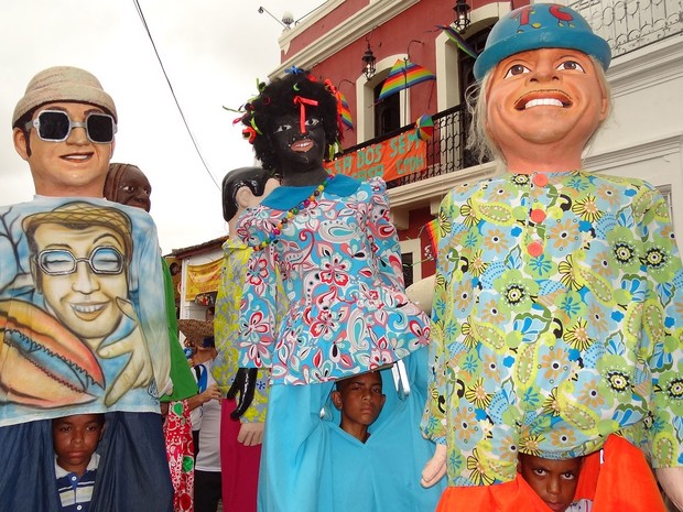 Símbolo do carnaval de Olinda (PE), bonecos gigantes ganham versão para crianças e desfilam pelas ladeiras da cidade na manhã deste domingo (10). Encontro reuniu mais de 40 réplicas de políticos, cantores e outras figuras (Foto: Manoel Filho/G1)