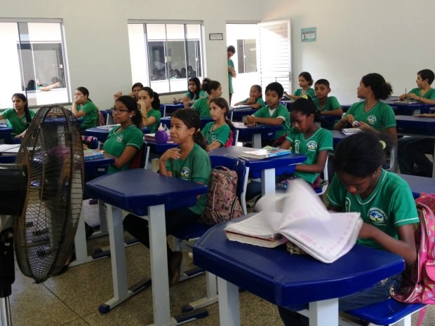 Sala de aula tem apenas um ventilador de uso comum para 35 alunos (Foto: Rosiane Vargas/G1)