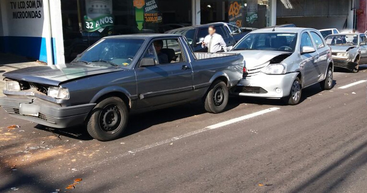Acidente envolve quatro veículos em avenida de Presidente Prudente - Globo.com