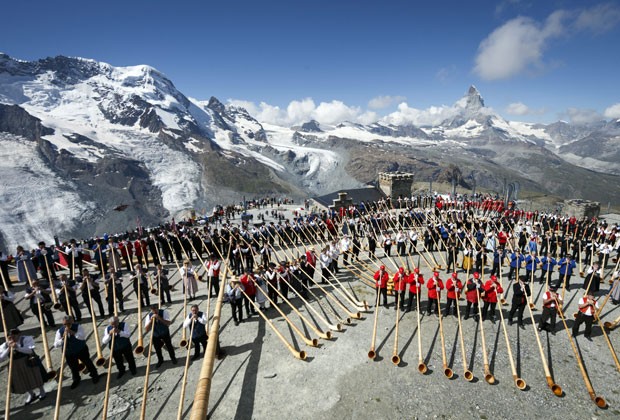 O recorde foi realizado na região de Zermatt, na Suiça,  na montanha de Gornergrat, a mais de 3 mil metros de altura. (Foto: Keystone,Valentin Flauraud/AP)