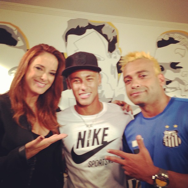 Neymar entre Ticiane e Marcio Fagundes em gravação de programa (Foto: Reprodução/Instagram)